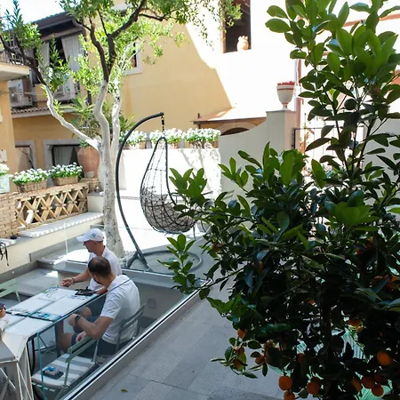 D'orville Luxury Bed & Breakfast 4*