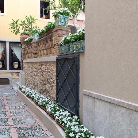 D'orville Luxury Couette-café